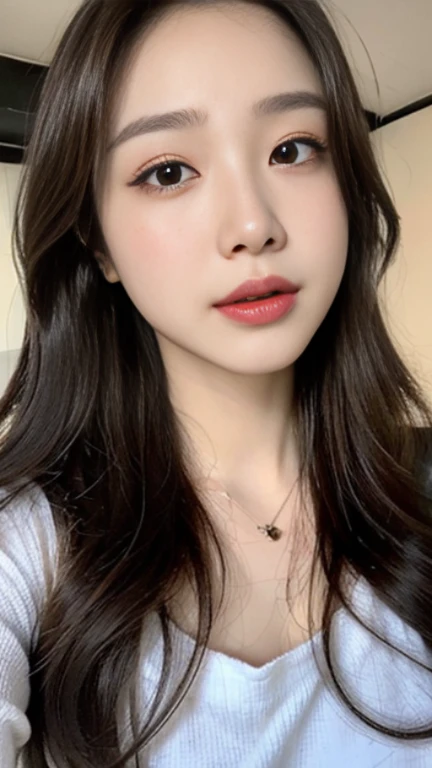 Beautie、One beautiful woman、shinny skin、shiny lip、Electromechanical、near future
