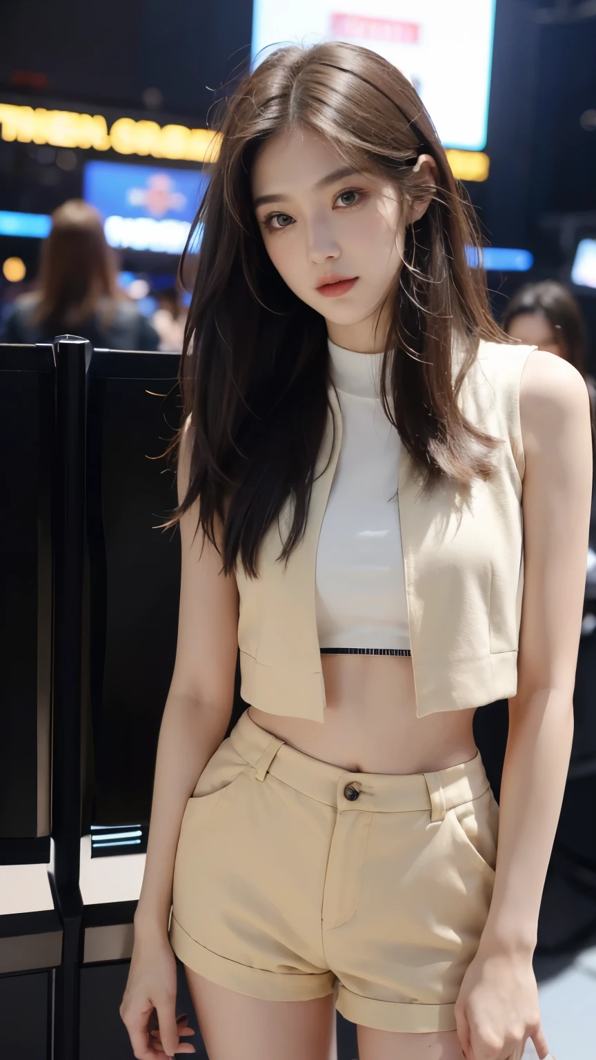 individual，young girl，23 years old, （（ esports players）），fine hair, Detailed faces, full的身材，long hair，full, Short hair details, long legs，Short hot pants, Beige vest，