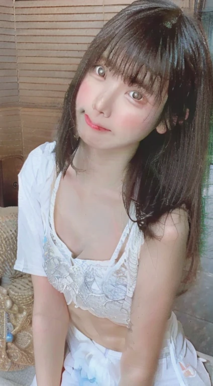 smile、((glowing skin))、1 girl、-yeld beiful girl in Prague、bright look、((brown hair))、(beautiful big breasts:1.4)、((Big eyes that shine like jewels))、(open your legs)、Glossy and glossy skin、(medium hair)、eyeliner、beautiful bangs、hair between eyes、small white see-through underwear、(((show crotch)))、view from below、sofa、show your armpits、Armpit shave marks、raise both knees