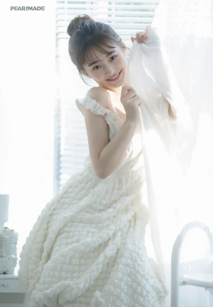 ((​Masterpiece, Top image quality, high resolution、alone、shiny skin))(on the table, best quality, actual, super detailed, meticulous, high resolution, 8k wallpaper), Close-up portrait of a beautiful woman, Chariada, smiling, light brown messy hair, Perfect dynamic composition, 美丽meticulous的眼睛, Just like the cover of a fashion magazine, on campus