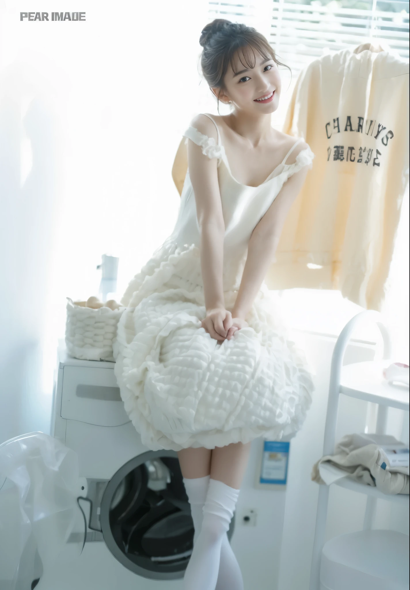 ((Masterpiece, Top image quality, high resolution、alone、shiny skin))(on the table, best quality, actual, super detailed, meticulous, high resolution, 8k wallpaper), Close-up portrait of a beautiful woman, Chariada, smiling, light brown messy hair, Perfect dynamic composition, 美丽meticulous的眼睛, Just like the cover of a fashion magazine, on campus