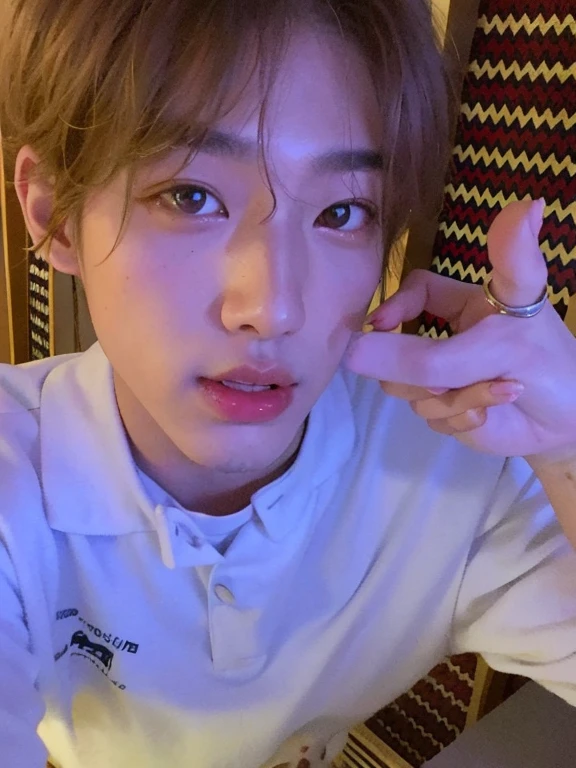 Minseo Asian man with light hair,looking at the camera and making the number two with your fingers, rosto minseo Idol de kpop do grupo drippin,beautiful pale and delicate Korean face