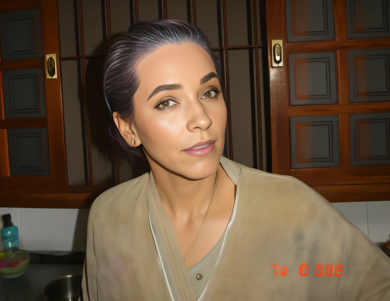 There&#39;s a woman standing in the kitchen dyeing her hair, cerca de 35 anos, high resolution, alta qualidade, obra-prima, 8k.