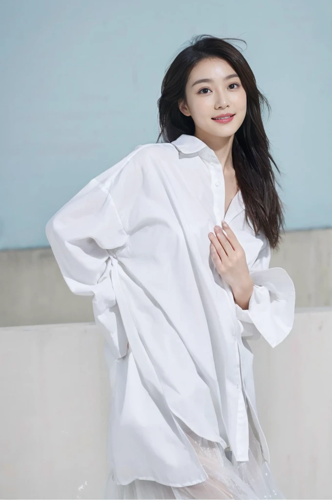 ((​Masterpiece, Top image quality, high resolution、alone、shiny skin))(on the table, best quality, actual, super detailed, meticulous, high resolution, 8k wallpaper), Close-up portrait of a beautiful woman, Chariada, smiling, light brown messy hair, Perfect dynamic composition, 美丽meticulous的眼睛, Just like the cover of a fashion magazine, on campus