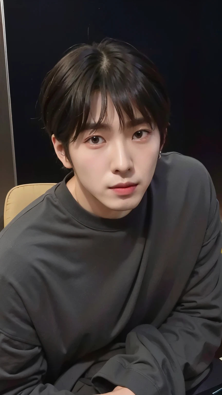 Hay un hombre sentado en una mesa con un plato de comida, jungkook, kim doyoung, Jung Jaehyun, Jinyoung Shin, cai xukun, yoongi de pelo negro, taken in the early 2020s, hyung tae, foto de perfil en la cabeza, TaeJune Kim, inspirado en jeonseok lee, ironic smile, Won Bin Lee