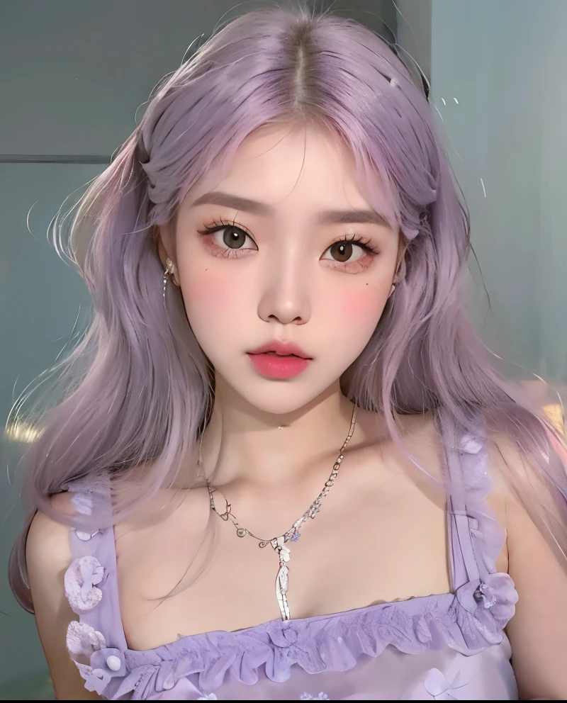 um close up de uma mulher com cabelos longos usando um vestido roxo, maquiagem sul-coreana popular, maquiagem coreana popular, longos cabelos roxos claros, lilac hair, Ulzzang, cabelo de lavanda, sakimichan, Bela Delfina, parque roseanne de blackpink, cabelo liso rosa, long hair with pastel colors,  coreana, cabelo longo violeta, Blush de lavanda, maquiagem pastel