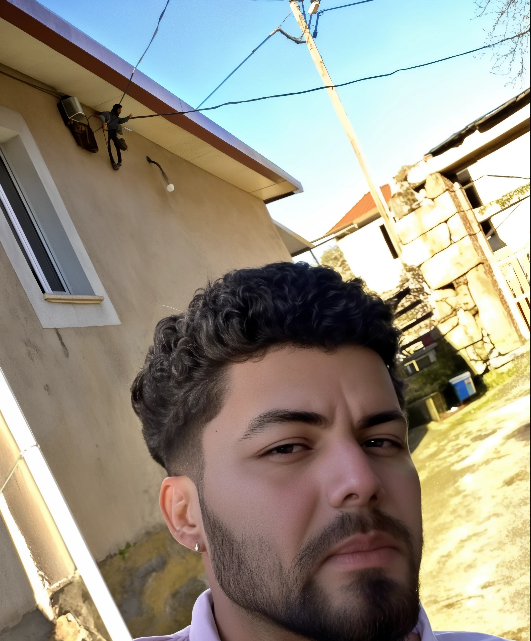 homem arafiado com barba e moletom rosa parado na frente de uma casa, cerca de 19 anos, taken at the beginning of 2020, com uma pequena barba, profile picture with headshot, foto de perfil, foto do perfil 1024px, cerca de 3 5 anos, jovem grego, sem barba, sem barba