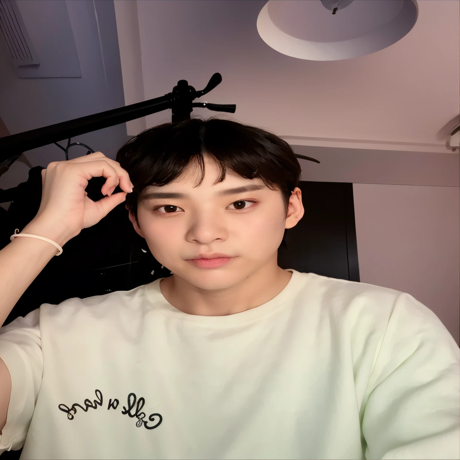 There is a man who is using a hairbrush, Kim taehyung, profile picture with headshot, kim taehyung, kim taehyung, kim taehyung, taehyung, kim taehyung, brilhante da chuva, inspirado em kim taehyung, kim taehyung, Retrato de taehyung do Bts, com cabelo curto, cai xukun
