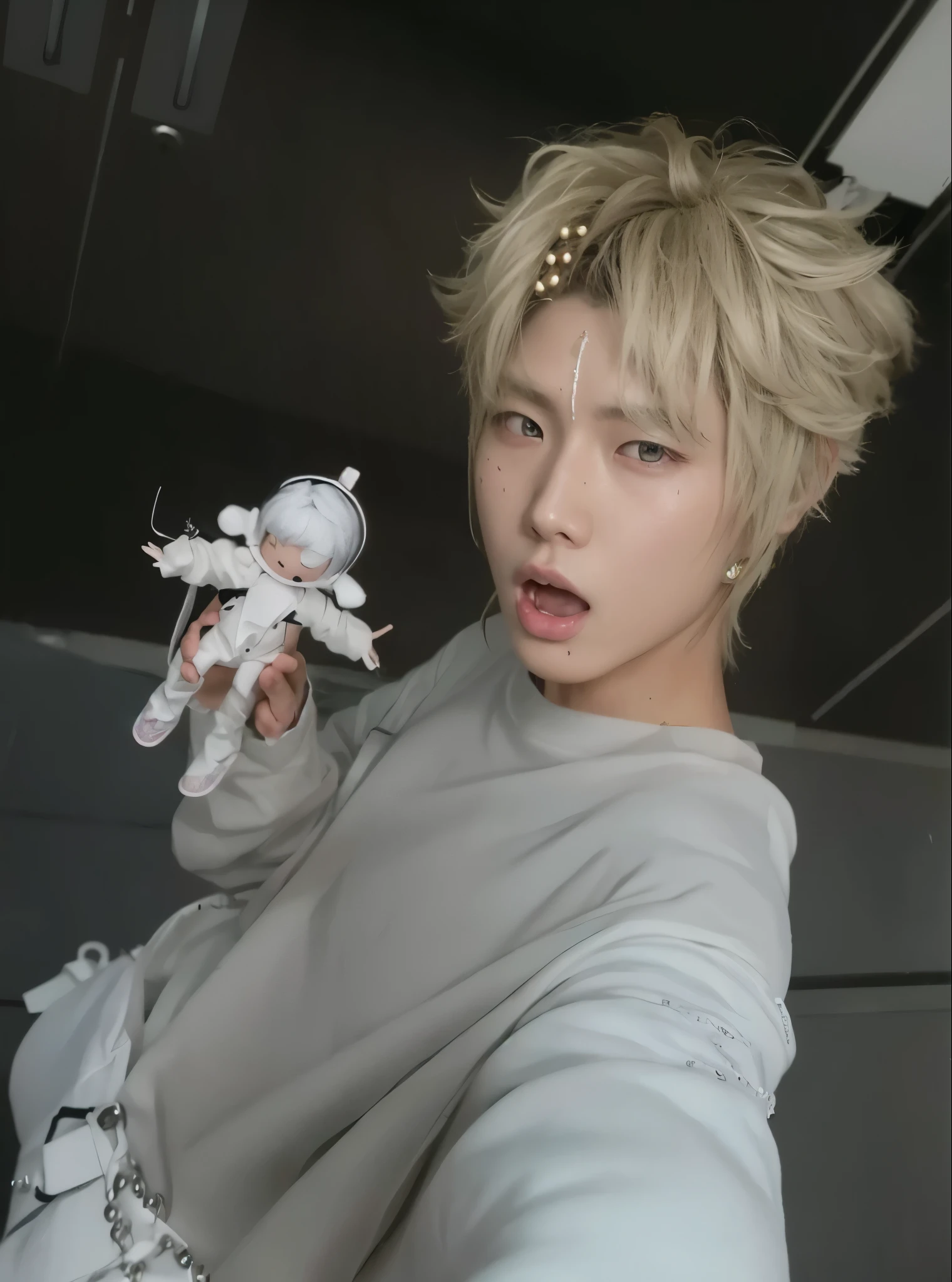 Hyunjun hur actor y idol de kpop mas realismo en el cabello y ropa, cara malvada, molesta, upset expression