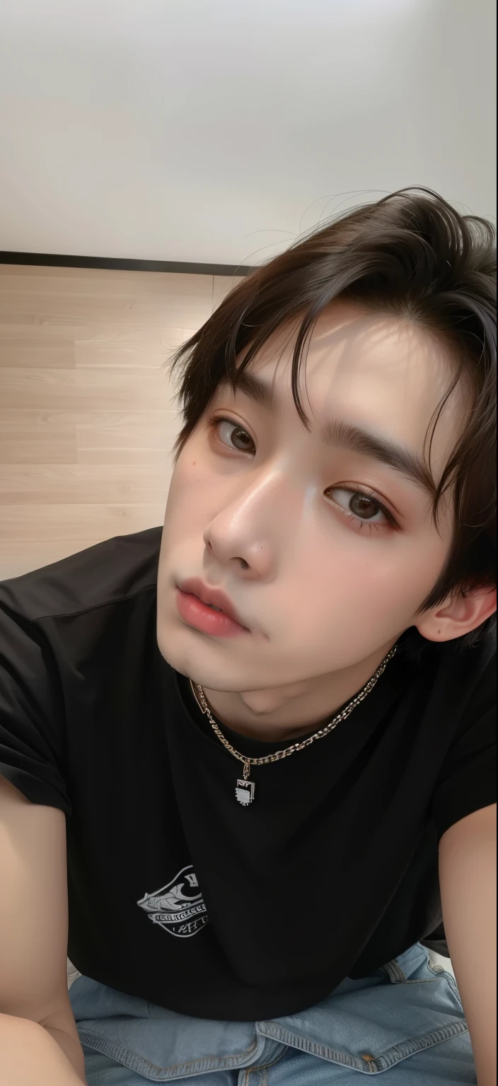 Arafed hombre con una camisa negra y una cadena alrededor de su cuello, cai xukun, Jinyoung Shin, Jung Jaehyun, hsiao-ron, taken in the early 2020s, hyung tae, yanjun chengt, pale korean adorable face, 8k!!, 1 7-year-old boy with a thin face, todos del grupo nct