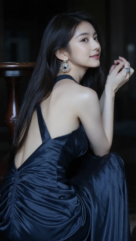 ((Masterpiece, Top image quality, high resolution、alone、shiny skin))(on the table, best quality, actual, super detailed, meticulous, high resolution, 8k wallpaper), Close-up portrait of a beautiful woman, Chariada, smiling, light brown messy hair, Perfect dynamic composition, 美丽meticulous的眼睛, Just like the cover of a fashion magazine, on campus