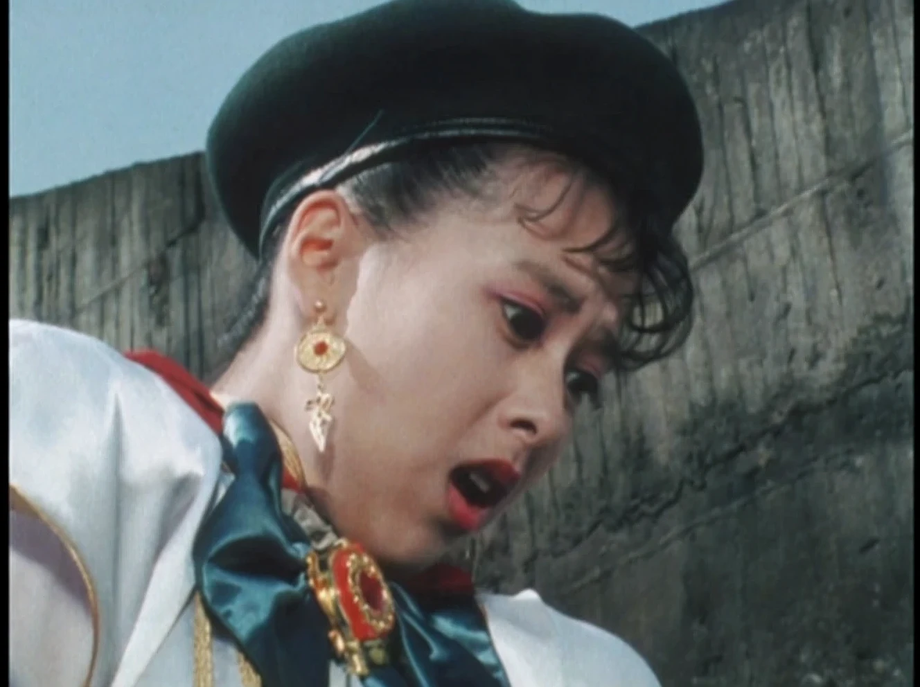 There is a woman wearing a hat and scarf, araki style, Kagemusha, araki, screenshot from the 1983 film, hirohiko araki style, Tsubasa Nakai'Style, stage:1982 Tokyo, From still images from live-action movies, Close-up of Reon Iwakura, mariko mori