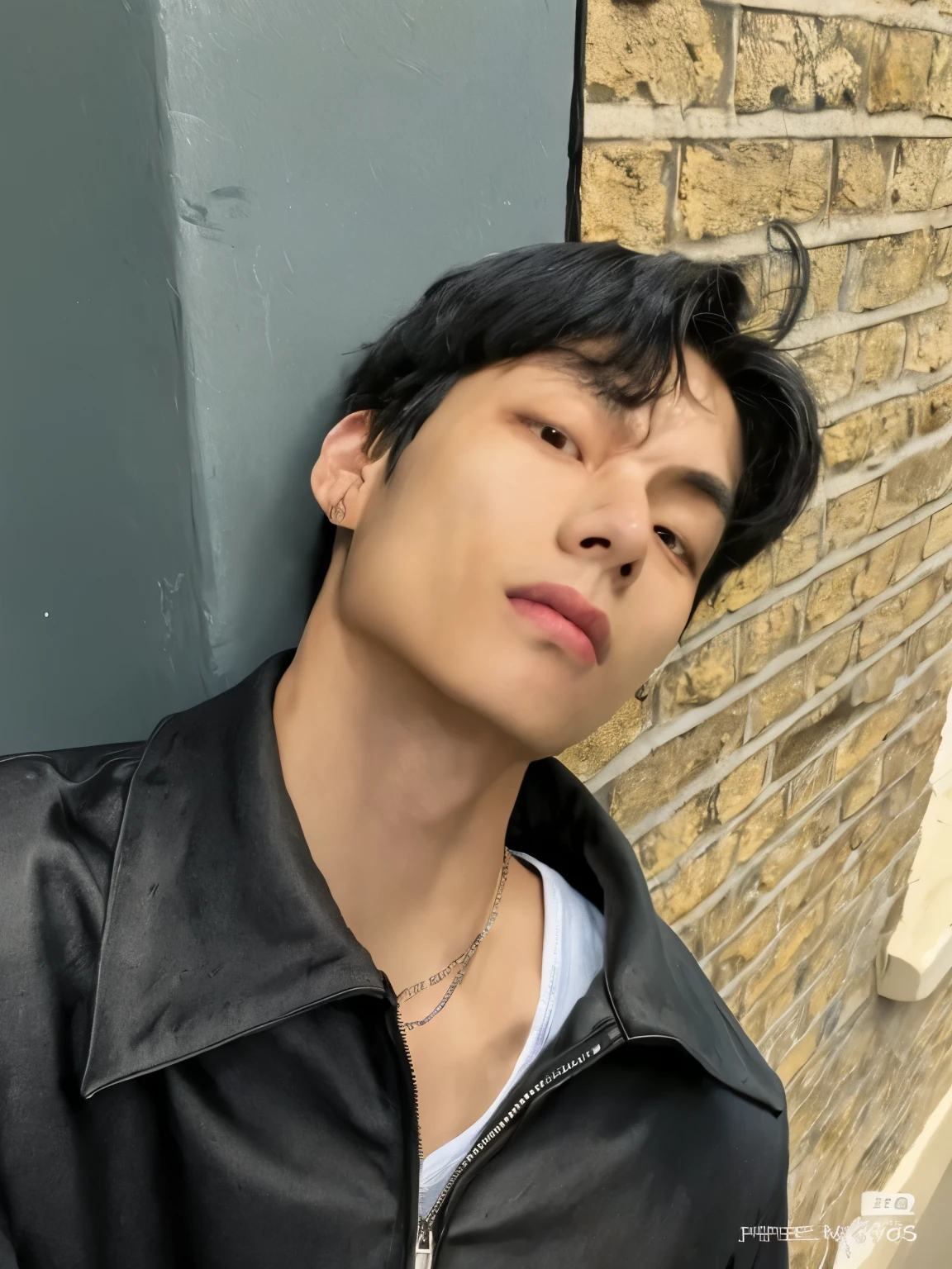 homem arafiado encostado em uma parede com os olhos fechados, Kim taehyung, hyung tae, taehyung kim, asian man, imagem de perfil, headshot imagem de perfilture, hyung tae kim, taehyung, homem sul-coreano, inspirado em kim taehyungdo bts, taehyung, estou bebendo, with high cheekbones