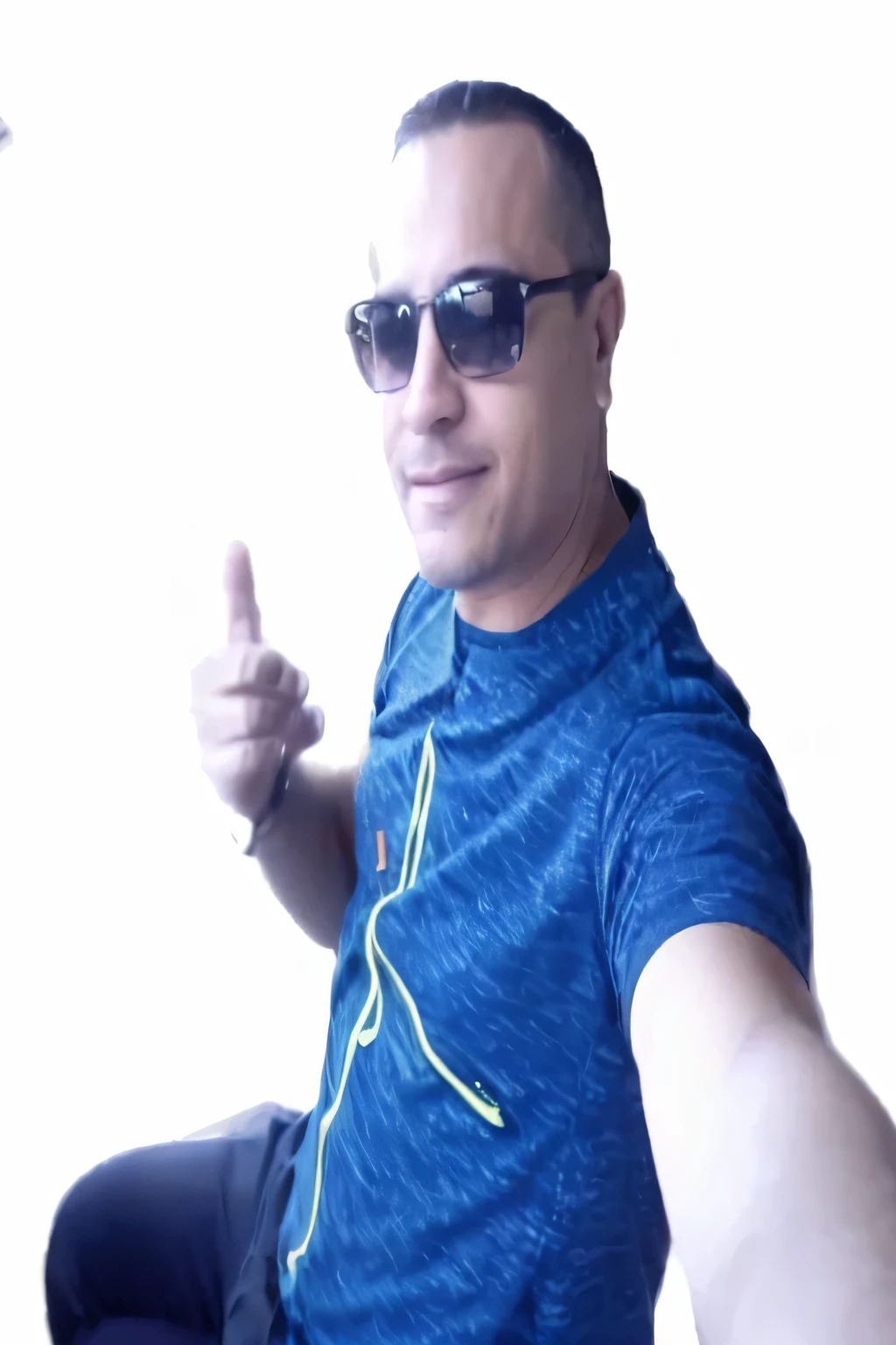 HOMEM CENTADO NA CADEIRA IMAGEM REALISTA