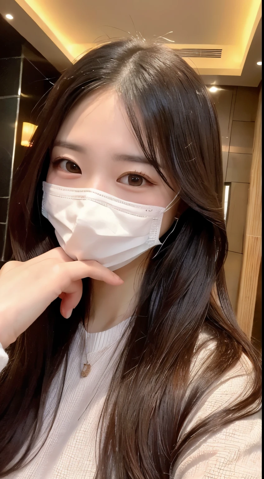 I&#39;m having a dinner party with 5 people.、long beautiful hair、white mask、arafed woman wearing a face mask、(highest quality、High resolution、masterpiece:1.3)、(The background is a luxury hotel lobby)、Precisely expresses details such as face and skin texture、Big eyes、double eyelid、In the hands「grand chat」He has a signboard with the words