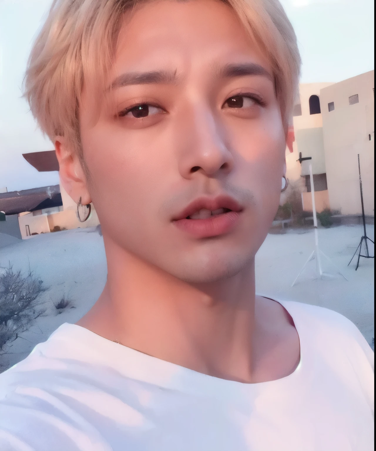 homem arafiado com cabelo loiro e camisa branca posando para uma foto, maknae jeongguk, taken at the beginning of 2020, your eyes are red and glowing, seus olhos brilhando amarelo, Jungkook, jeon jungkook, profile picture with headshot, jungkook jeon, your eyes seem wise, imagem vazada, seus olhos brilhando vermelhos, ele tem um brilho vindo dele, androgynous face