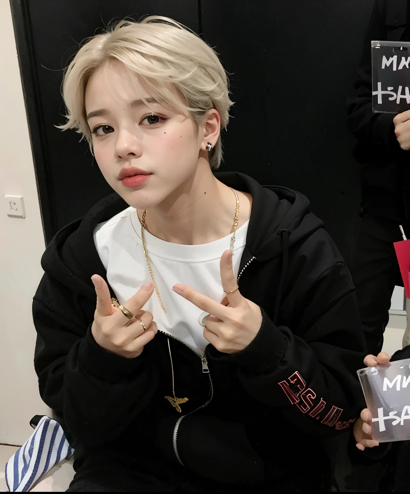imagem arafada de uma pessoa com uma placa na frente dela, park Jimin, Jimin, Jimin\the full lips, accurate Jimin face, Jimin\o nariz grego, Jimin\the right eyelid is swollen, Jimin, jimin park, min ji, jimin de cabelo loiro, park jimin, Retrato de Jimin do Bts