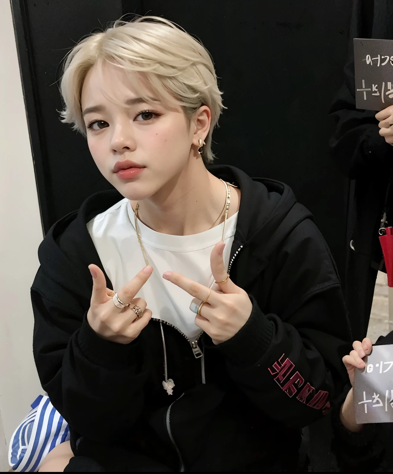 imagem arafada de uma pessoa com uma placa na frente dela, park Jimin, Jimin, Jimin\the full lips, accurate Jimin face, Jimin\o nariz grego, Jimin\the right eyelid is swollen, Jimin, jimin park, min ji, jimin de cabelo loiro, park jimin, Retrato de Jimin do Bts