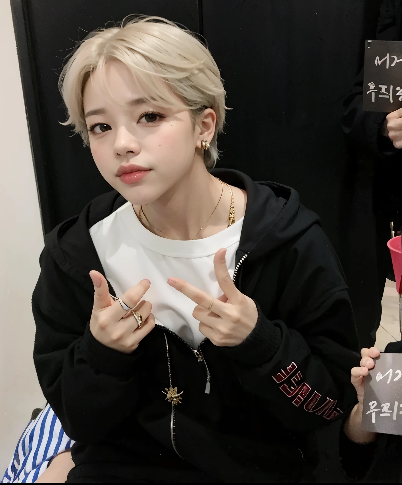 imagem arafada de uma pessoa com uma placa na frente dela, park Jimin, Jimin, Jimin\the full lips, accurate Jimin face, Jimin\o nariz grego, Jimin\the right eyelid is swollen, Jimin, jimin park, min ji, jimin de cabelo loiro, park jimin, Retrato de Jimin do Bts