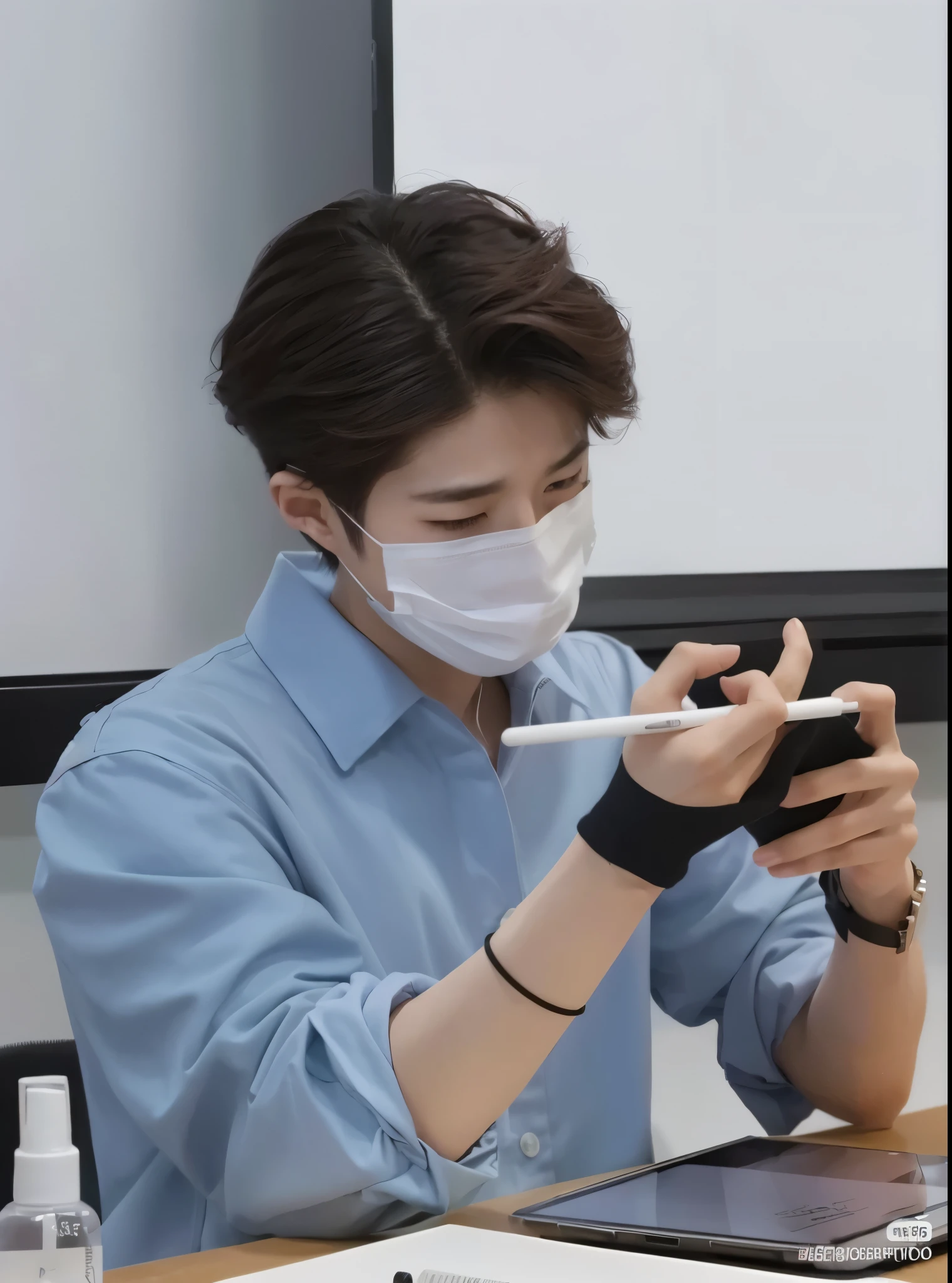 Hyunjun hur actor y idol de kpop mas realismo en el cabello y ropa, cara malvada, molesta, upset expression, ojos chinos,Small.