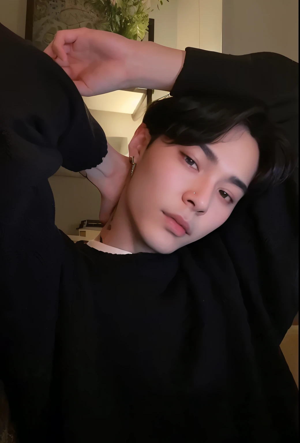 Taehyung with black hair standing with a dark gray background behind him, ele tem alguns fios de cabelos grisalhos, BTS, Kim Taehyung, Wan lovely Korean face, Hyung Taehyung, handsome and androgynous prince, jovem, com roupas pretas, Todos do Grupo BTS, inspirado em Taehyung