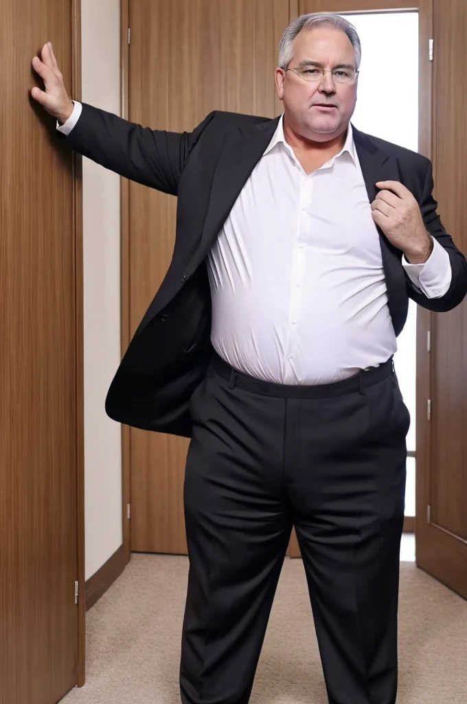 Fat uncle，with a round face，short detailed hair，ssmile，potbelly，with fair skin，White color blouse，Suits，k hd