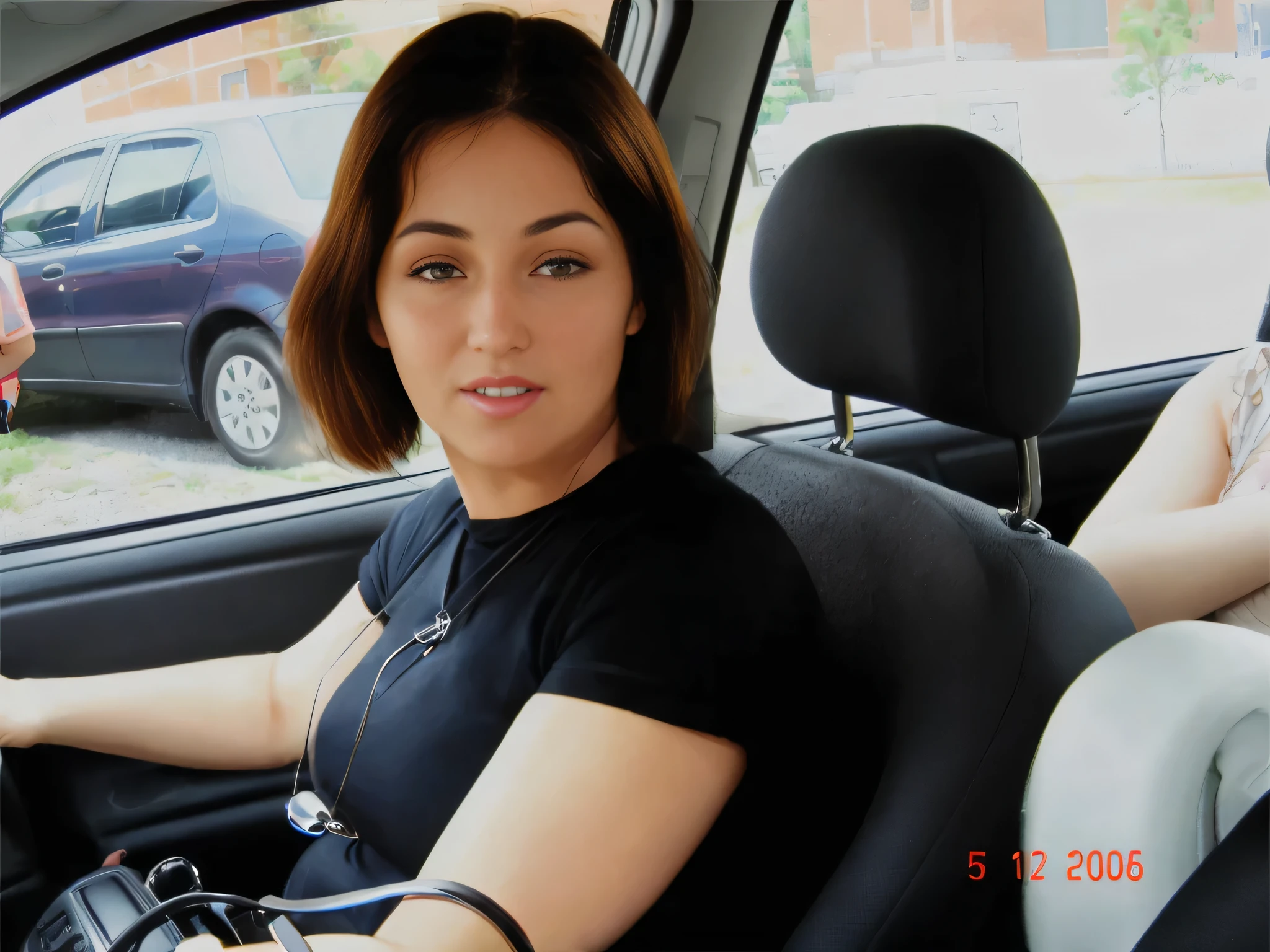 arafed woman sitting in a car with a cell phone in her hand, foto pov, dirigindo a car, sentada no carro dela, dirigindo, documentary yet. Mulher com pele branca bronzeada e cabelos escuros. ela tem cerca de 35 anos. high resolution, alta qualidade, obra de arte, 8k. Mulher com pele branca bronzeada e cabelos escuros. ela tem cerca de 35 anos. high resolution, alta qualidade, obra de arte, 8k.