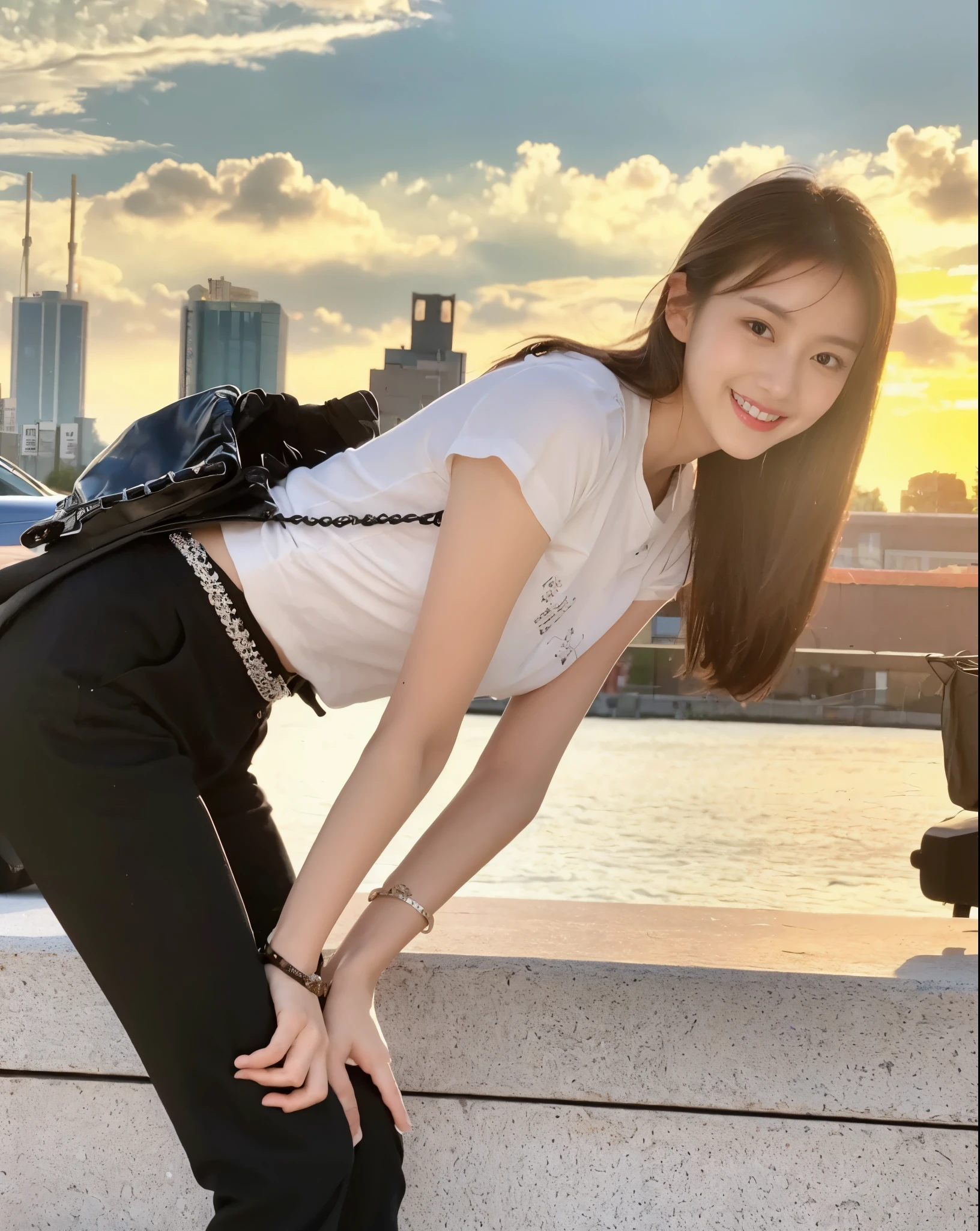 ((Masterpiece, Top image quality, high resolution、alone、shiny skin))(on the table, best quality, actual, super detailed, meticulous, high resolution, 8k wallpaper), Close-up portrait of a beautiful woman, Chariada, smiling, light brown messy hair, Perfect dynamic composition, 美丽meticulous的眼睛, Just like the cover of a fashion magazine, on campus