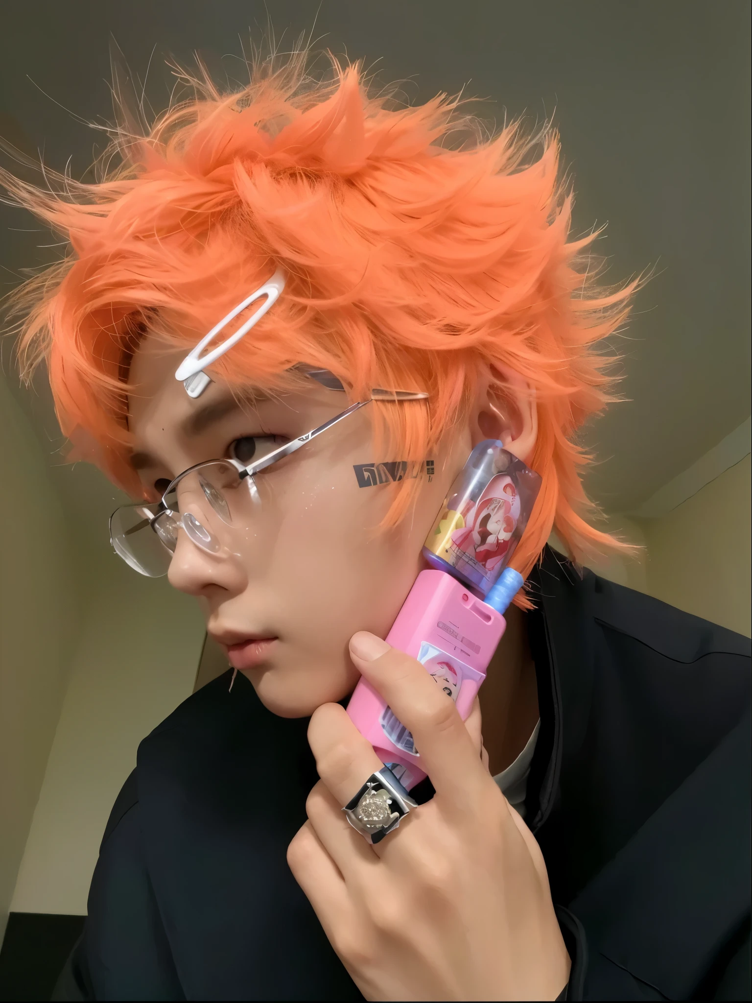 Hyunjun hur actor y idol de kpop mas realismo en el cabello y ropa, cara malvada, molesta, upset expression, ojos chinos,Small.