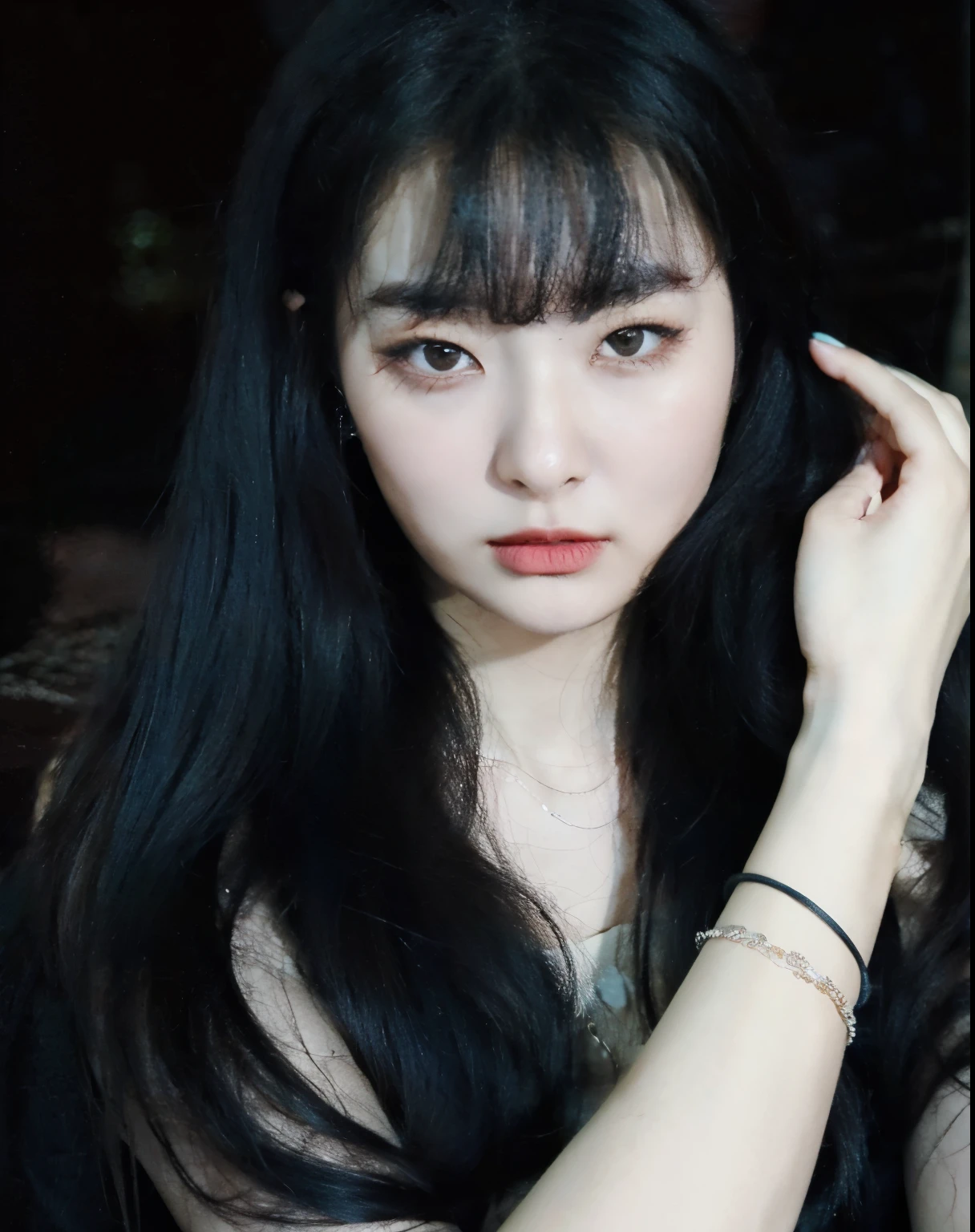 um close de uma mulher com longos cabelos pretos e uma pulseira, Ulzzang, ela tem cabelo preto com franja, cruel korean goth girl,  coreana, cabelo preto longo com franja, linda mulher sul-coreana, com cabelo preto liso, cabelo preto com franja, corte de cabelo preto hime, Bela Delfina, jaeyeon nam, sakimichan, com preto