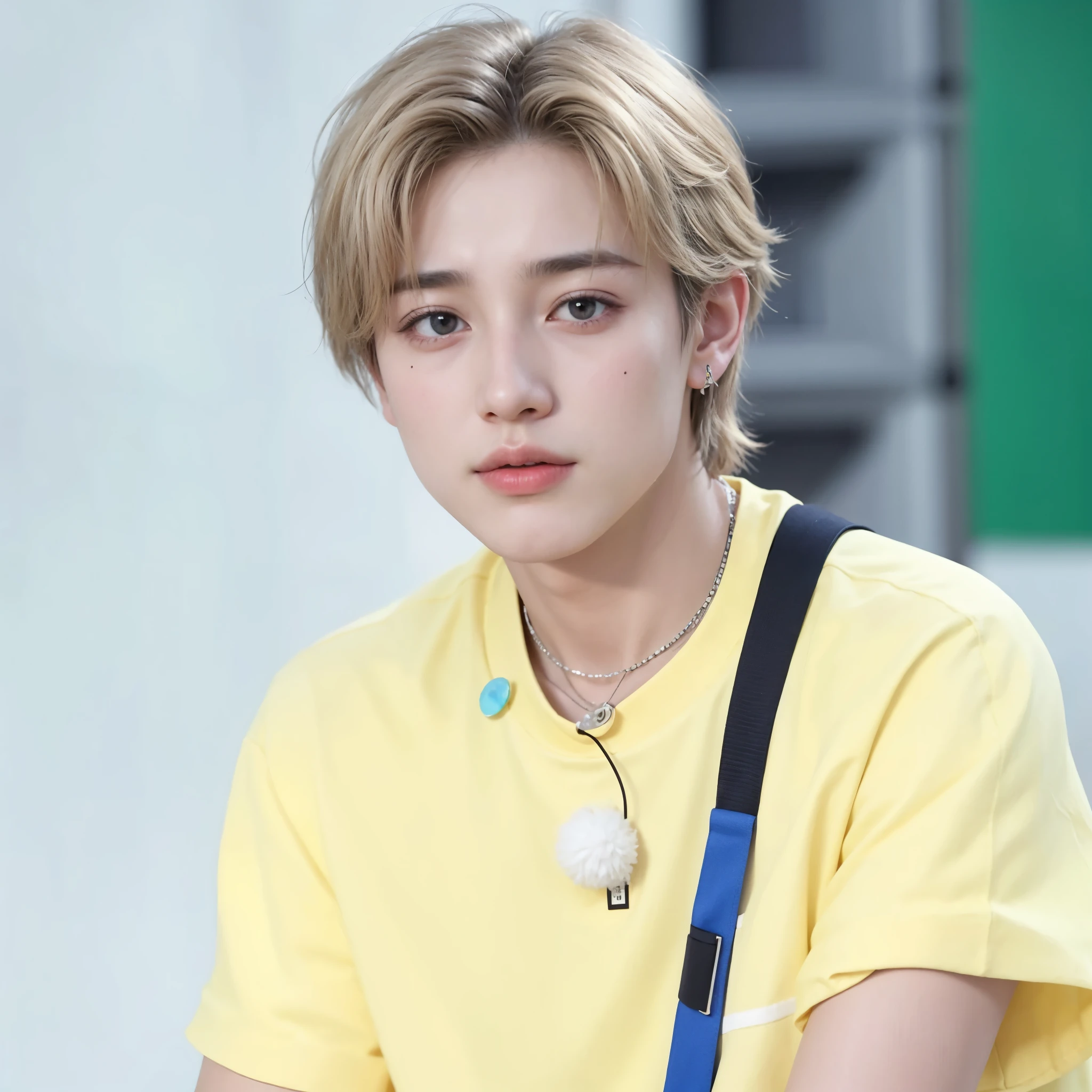 joven araffed con una camisa amarilla y tirantes azules, cai xukun, hyung tae, yanjun chengt, jungkook, TaeJune Kim, todos del grupo nct, sakimichan, pale korean dominant face, taken in the early 2020s, hong junio hyung, inspirado en Bian Shoumin, xisionwu