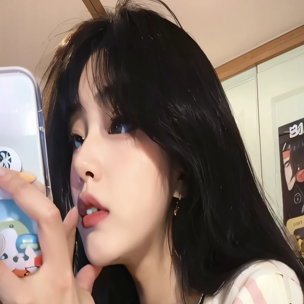 There is a woman taking a photo with her cell phone, ella tiene el pelo negro con flequillo, Jinyoung Shin, bae suzy, muchacha coreana, foto de perfil, hermosa mujer surcoreana, ulzzang, cruel korean gothic girl, imagen de perfil, Jimin\los labios carnosos, heonhwa choe, pale korean adorable face, headshot foto de perfilture, con cara redonda