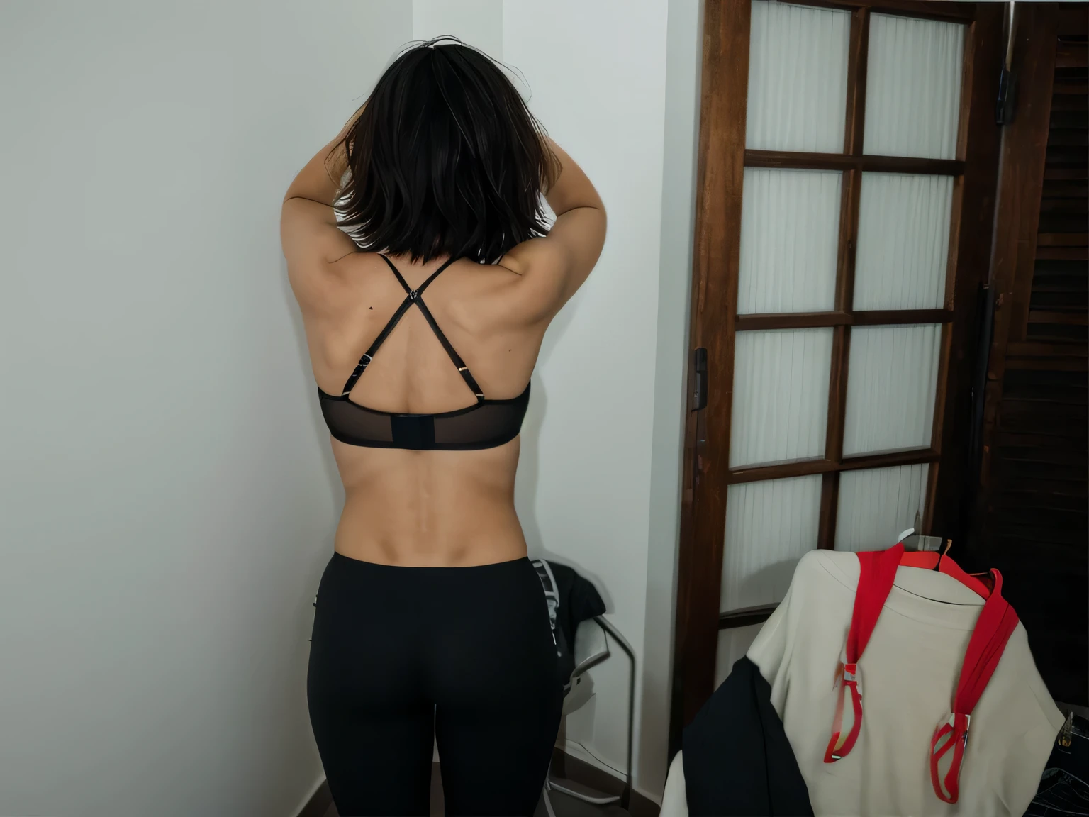 there is a woman in a black bra standing in a room, vista traseira, view from behind, de volta - tiro, shot from behind, vista traseira, corpo de luz de fundo, tiro de volta, seen from behind, from behind, luz de fundo, vista traseira, showing her shoulder from behind, vista traseira!!, view from behind, from behind