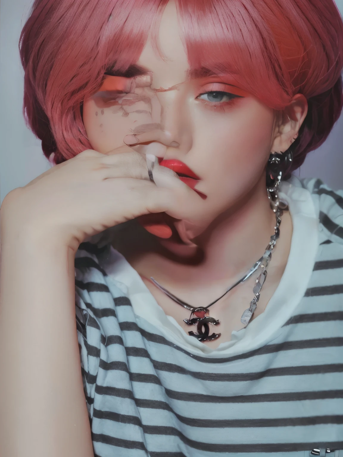 Garoto com o cabelo rosado e Vermelho hair and a necklace, Jimin\the full lips, park Jimin, Jimin\o nariz grego, Jimin, cai xukun, Jimin\the right eyelid is swollen, accurate Jimin face, black hai Vermelho jimin , jimin bts, ((Vermelho)) olhos puxado, blusa listrada preto e branco com o colar da chanel