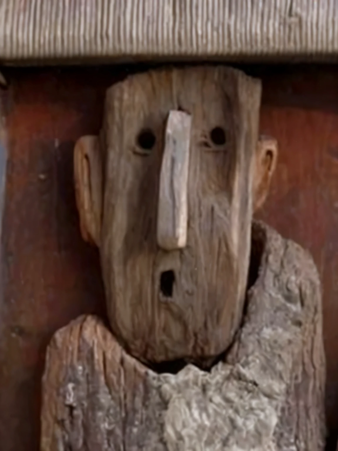 there is a wooden face on a piece of wood, nose feito de madeira, mystical figure, wooden statue, ifa deity, feito de madeira, creepy sculpted expression, tortured face feito de madeira, antigo deus ferreiro, pareidolia, esculpido em madeira, arte em madeira, nice guy, random detail, Arte antiga, person made of tree, anthropomorphic humanoid