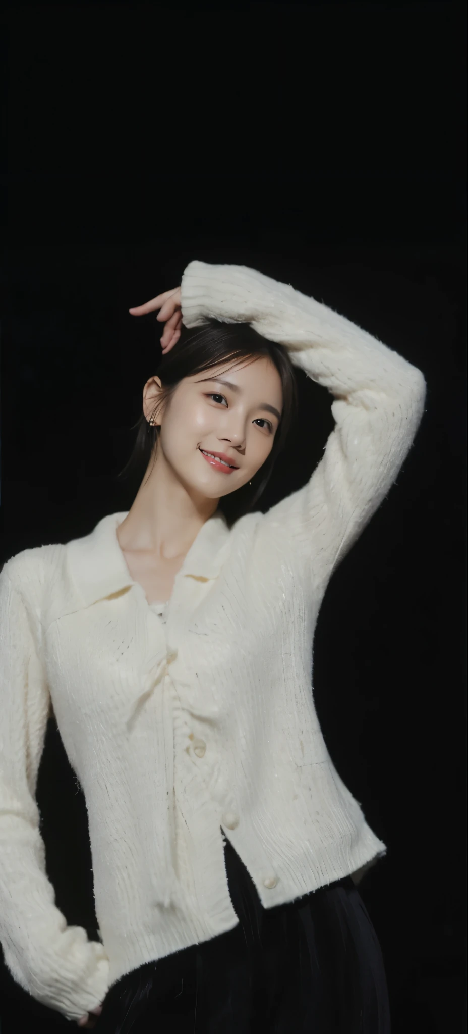 ((Masterpiece, Top image quality, high resolution、alone、shiny skin))(on the table, best quality, actual, super detailed, meticulous, high resolution, 8k wallpaper), Close-up portrait of a beautiful woman, Chariada, smiling, light brown messy hair, Perfect dynamic composition, 美丽meticulous的眼睛, Just like the cover of a fashion magazine, on campus