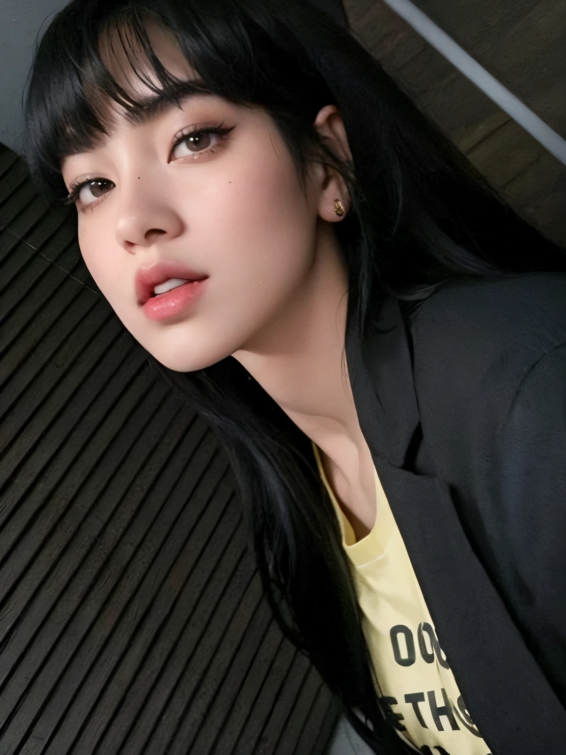 Arafed Asian woman with long black hair wearing a yellow shirt, she has black hair con flequillo, bae suzy, con flequillo completo, con flequillo, cabello con flequillo negro, jossi de blackpink, sol yunjoo, portrait of jossi de blackpink, Lalisa Manobal, Lalisa Manoban de Blackpink, flequillo contundente cae sobre su frente