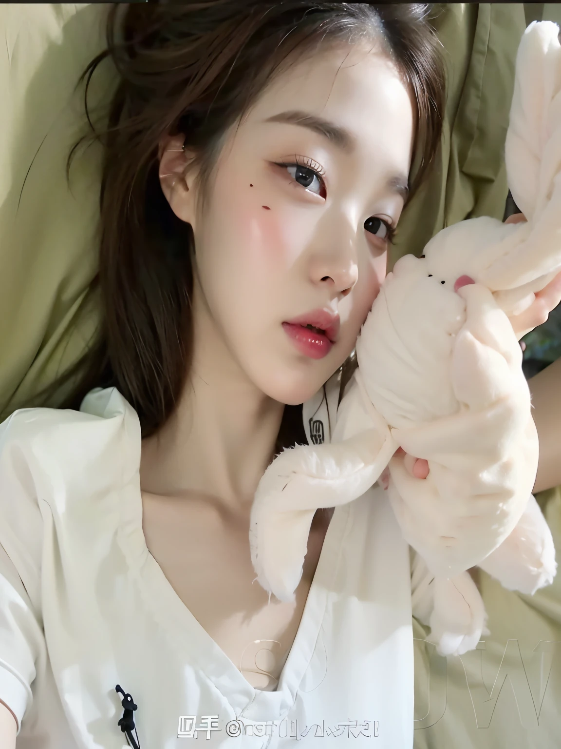 araffe girl laying in bed with a stuffed animal, dilraba dilmurat, wan adorable korean face, pale milky white porcelain skin, ultrarealistic sweet bunny girl, young cute wan asian face, ulzzang, very beautiful cute catgirl, xision wu, 19-year-old girl, trending at cgstation, pale snow white skin, jennie blackpink.