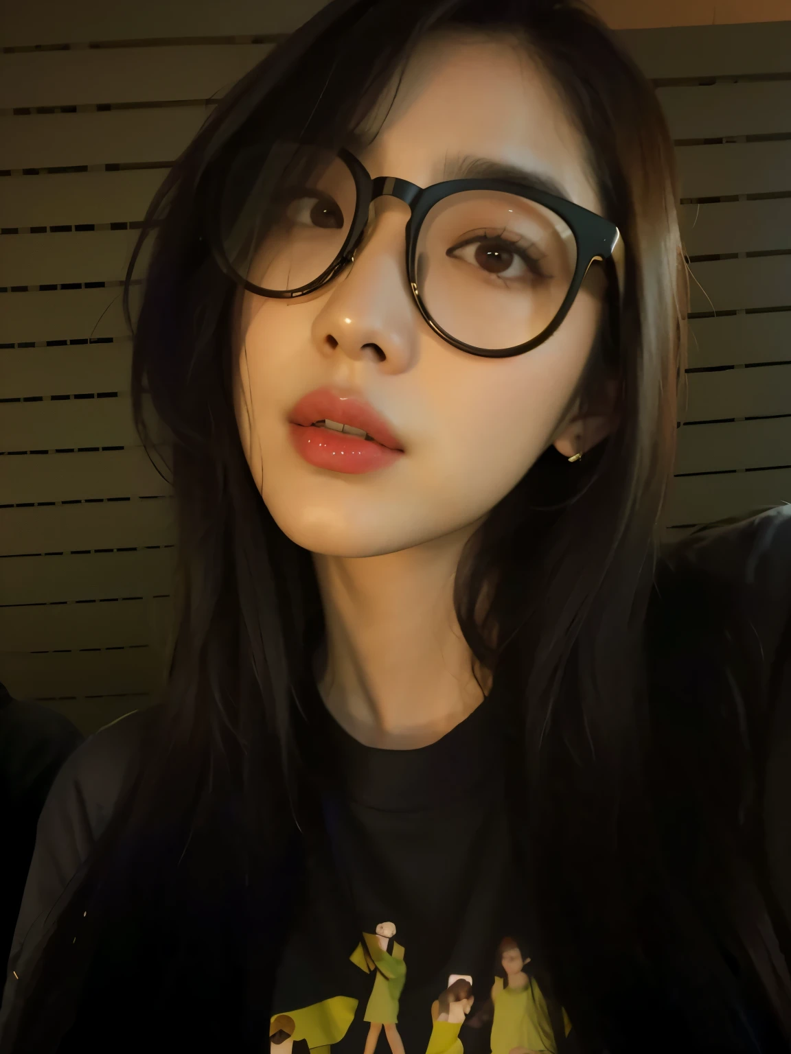 arafed woman con gafas and a black shirt with a picture of a group of people on it, con gafas, heonhwa choe, muchacha coreana, jaeyeon nam, 27 años de edad, ulzzang, Jinyoung Shin, aparcar desde-min, gafas gruesas, 28 años de edad, 22 años, 23 años, bae suzy