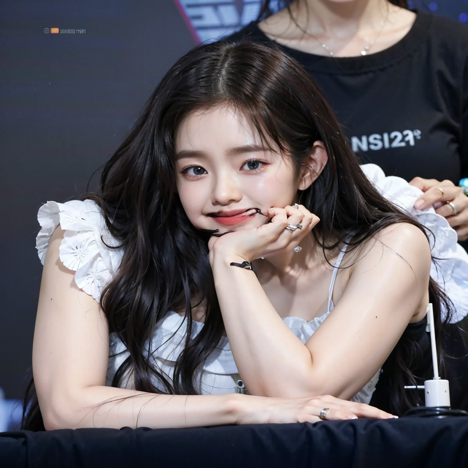 un primer plano de una persona sentada en una mesa con un anillo en el dedo, jennie rosa negro, jossi de blackpink, portrait of jossi de blackpink, Jisoo de Blackpink, parque roseanne de blackpink, retrato de jisoo rosa negro, jisoo de blackpink, tzuyu de dos veces, gongbi, aparcar desde-min, pale korean adorable face, jia, linda actriz coreana