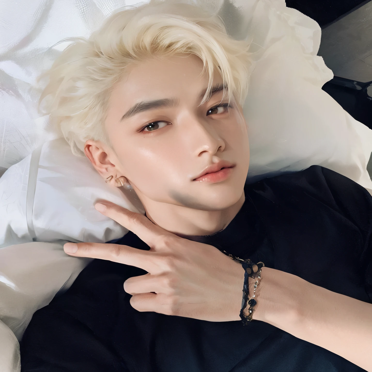 Hombre arafed con una camisa negra acostado en una cama., cai xukun, Jinyoung Shin, pale korean adorable face, hyung tae, xqc, hombre surcoreano, pintar ulzzang, yanjun chengt, diez lee, sha xi, TaeJune Kim, sakimichan, hong junio hyung, brillante por la lluvia, ruan jia hermosa!, jia