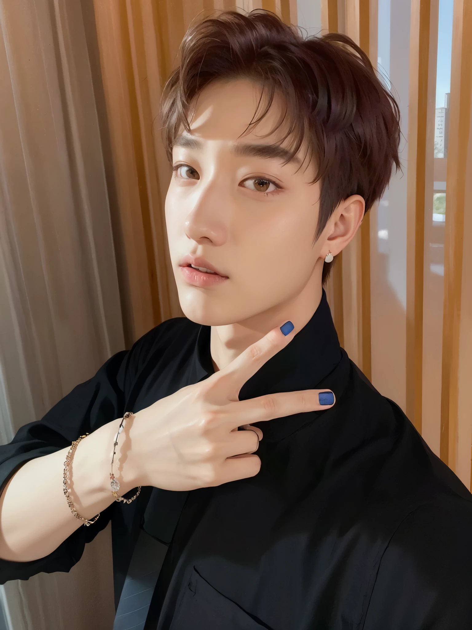 hombre arafed con una camisa negra y una camisa negra y una camisa negra, cai xukun, jungkook, hyung tae, Jinyoung Shin, hsiao-ron, yanjun chengt, hong junio hyung, brillante por la lluvia, jia, with index finger, taken in the early 2020s, TaeJune Kim, diez lee, hyung tae kimInspiración de JEON JUNGKOOK, ojos azules, pelo largo y negro, hombre con un cuerpo definido, vestido como un militar con armas en sus manos ,grande, labios llenos, pale skin, calidad