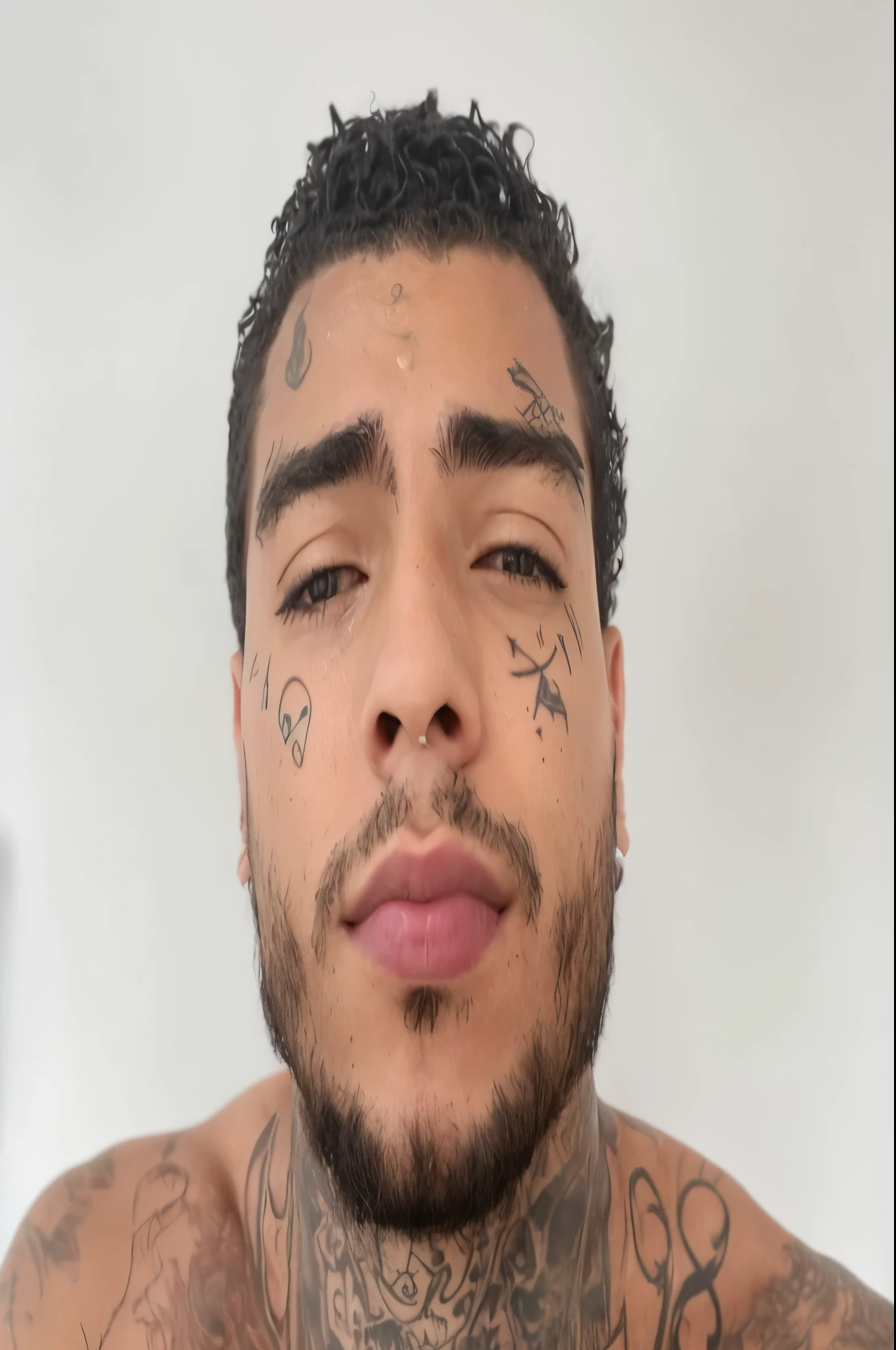 homem arafado com tatuagens no peito e no peito, xxxtentacion, post malone, com tatuagem facial, taken at the beginning of 2020, imagem de perfil, imagem de perfilture, caio santos, marcas no rosto, retrato do maluco post malone, tatuagens faciais, imagem de perfil, tiroteio, headshot imagem de perfilture, arms covered in gang tattoos