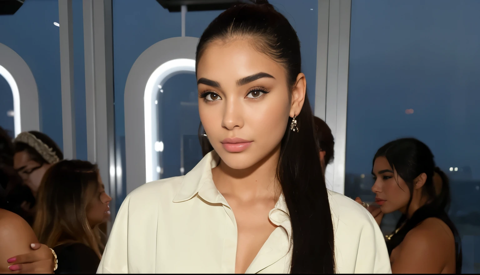 , Madison Beer, Madison Beer Girl Portrait, jaw dropping beauty, peau olive impeccable, jaw dropping beauty, Cool look, Beau visage latin, Olivia Culpo, photo of a beautiful woman, Julia Sarda, Regard sensuel, Photo de profil, Directed by: Robbie Trevino, longs cheveux bruns