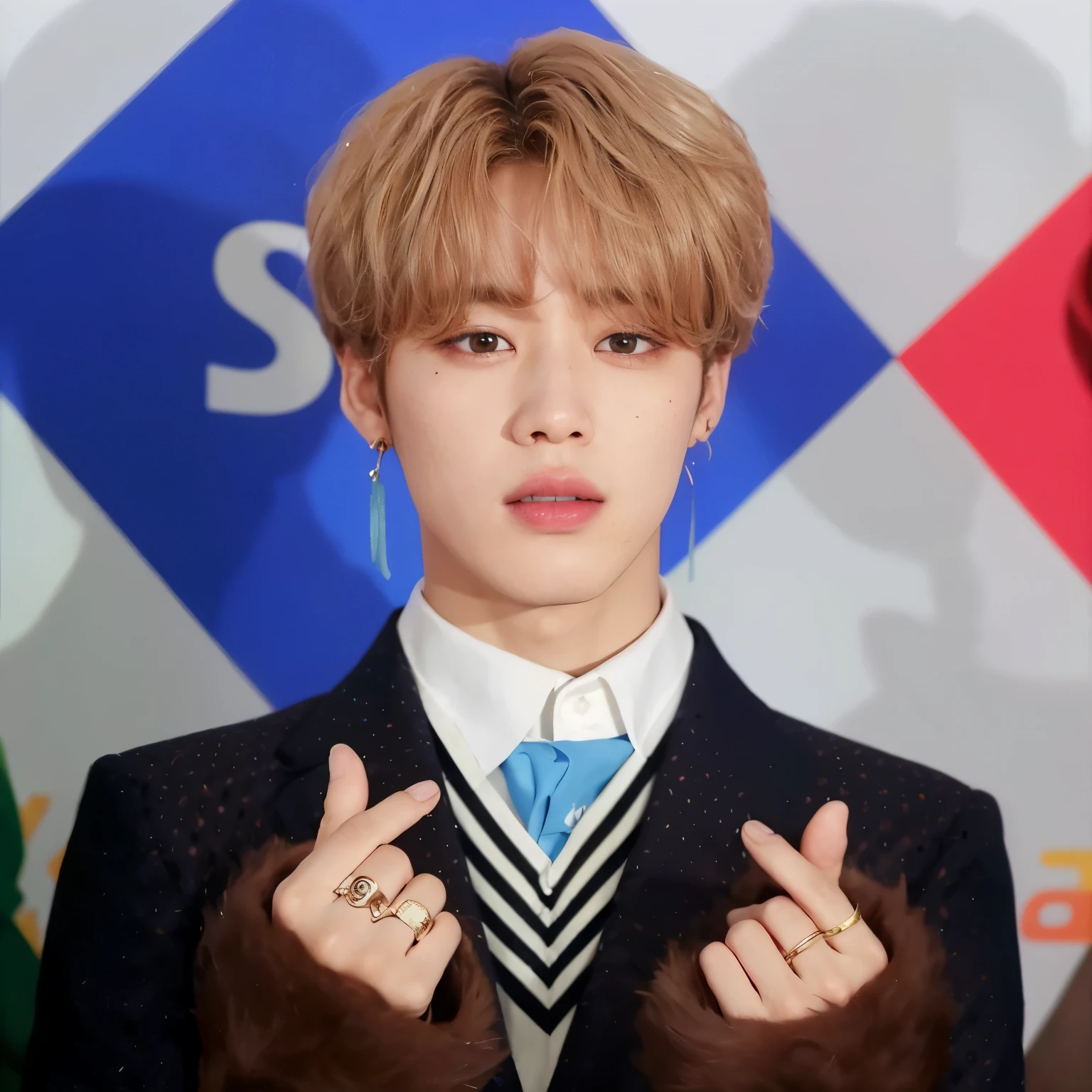 hay un hombre con corbata y un anillo en el dedo, kim doyoung, Jimin, cai xukun, Jung Jaehyun, park Jimin, Jimin\los labios carnosos, inspirado en Bian Shoumin, Jimin\his right eyelid is swollen, TaeJune Kim, kpop idol portrait, hyung tae, retrato de jossi de blackpink, key still