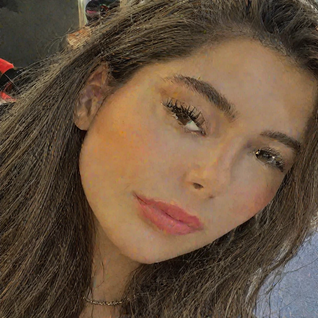 (masterpiece, best quality:1.2), 1girl, solo,Beautiful girl, Close up, Highly detailed, Realistic,