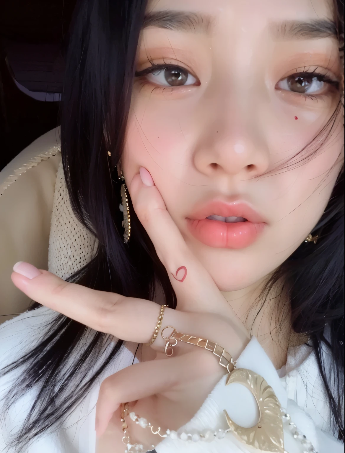 there is a woman with a heart on her finger and a necklace, bibi, solista, bibi, small heart-shaped face, retrato de kpop, Ulzzang, fleshy lips, coreana bibi, kpop, hand on her chin, Asian, adorable and pale korean face, bibi, imagem de perfil, sem maquiagem 