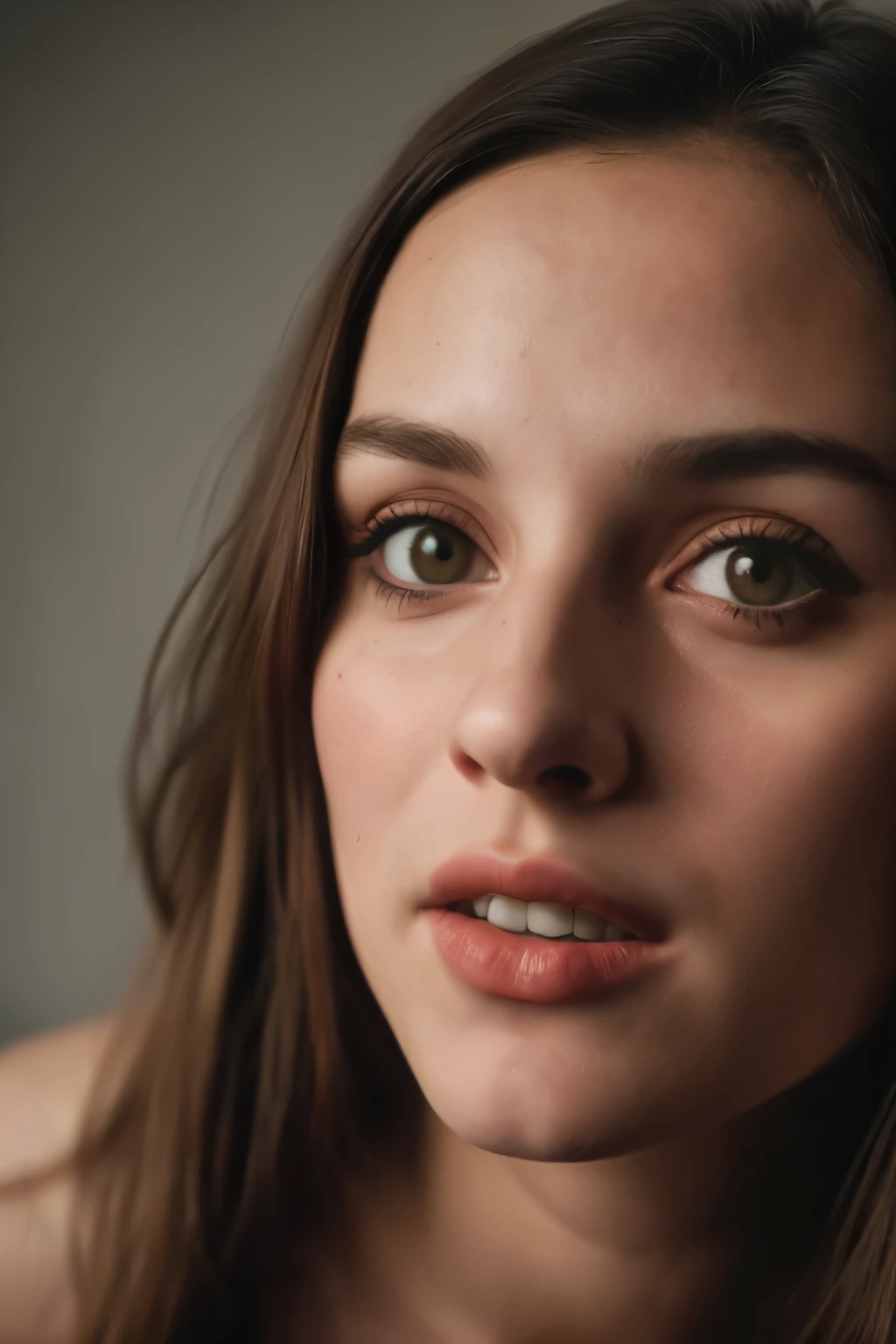 (fechar-se, fotografia editorial de uma mulher de 21 anos), (rosto altamente detalhado:1.4) (sorriso:0.7) (fundo dentro escuro, Temperamental, estudo privado:1.3) POV, por Lee Jeffries, Nikon D850, fotografia de estoque de filme ,4Kodak Portra 400 ,F1 Camera.6 lentes ,Cores ricas ,hiper-realista ,textura realista, dramatic lighting , cinema 800,
