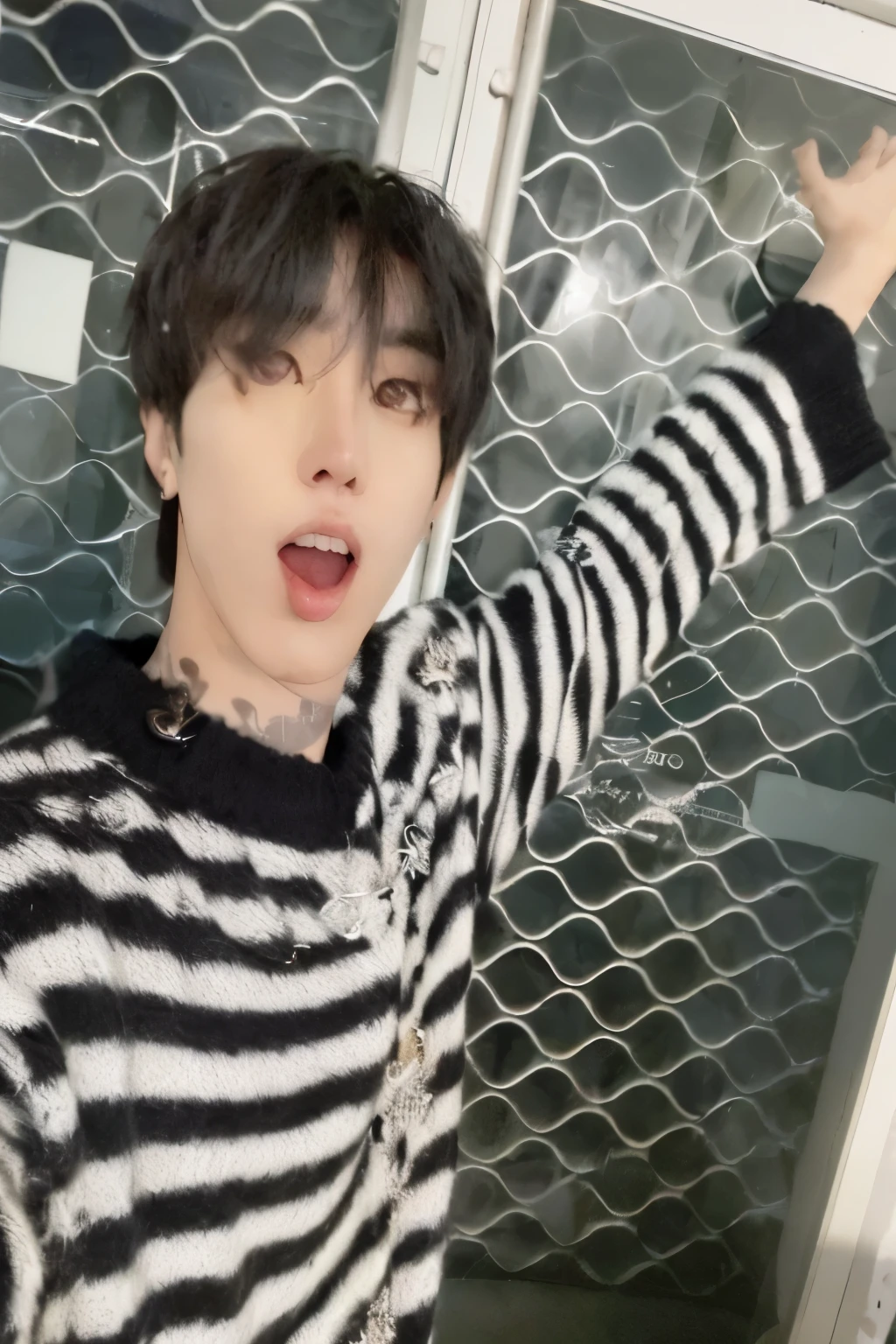 araffed asian man in a black and white striped sweater, jungkook, cai xukun, hyung tae, jinyoung shin, pintar ulzzang, inspirado en Kun Can, imagen filtrada, taehyung comiendo papas fritas gucci, sun yunjoo, Jung Jaehyun, hong junio hyung, yoongi de pelo negro, pale korean adorable face, kim doyoung, kim taejin