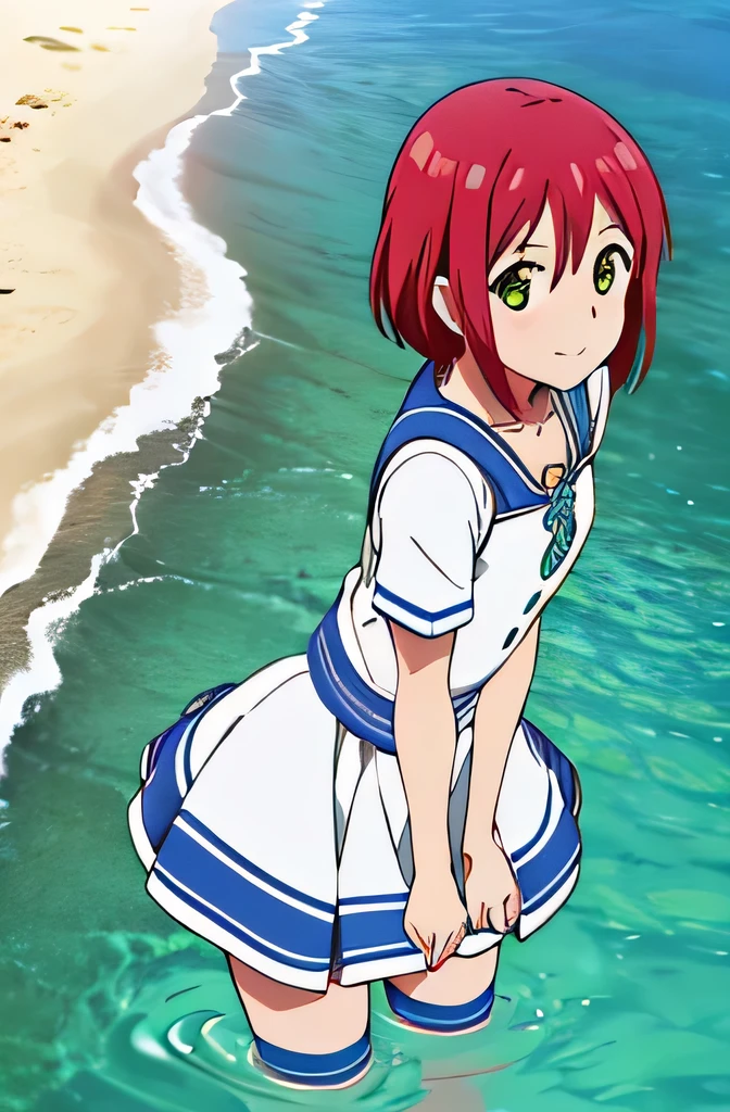 obra de arte, melhor qualidade, contorno, 1 garota, Sozinho, profundidade de campo, linha clara, Realista, shirayuki-hime, sorrindo, em uma praia, com roupa de marinheira, idol pose